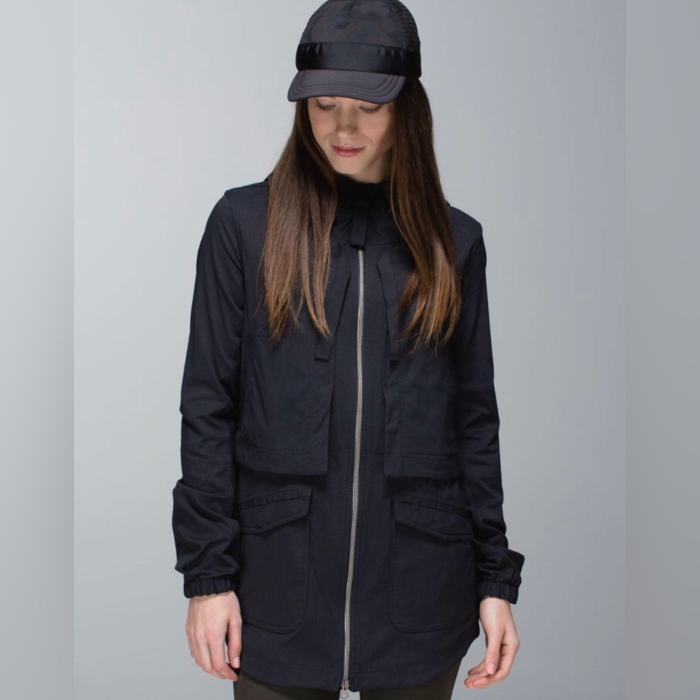 Lululemon Black Anorak Jacket - Size 4